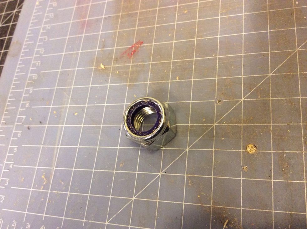 Lock nut should be used for all bolts.