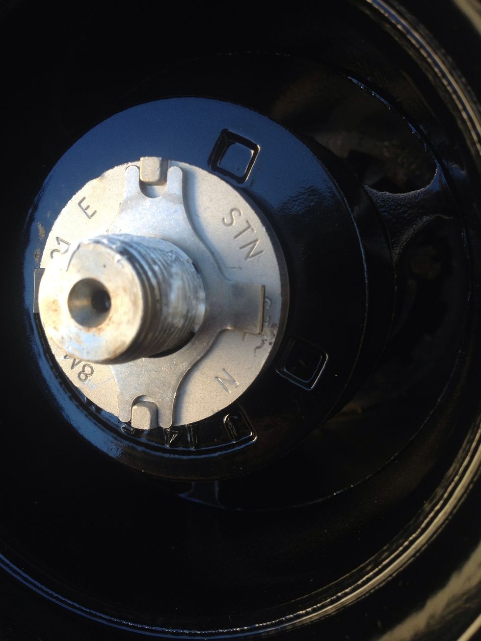 Locking washer, aligned with the groove
