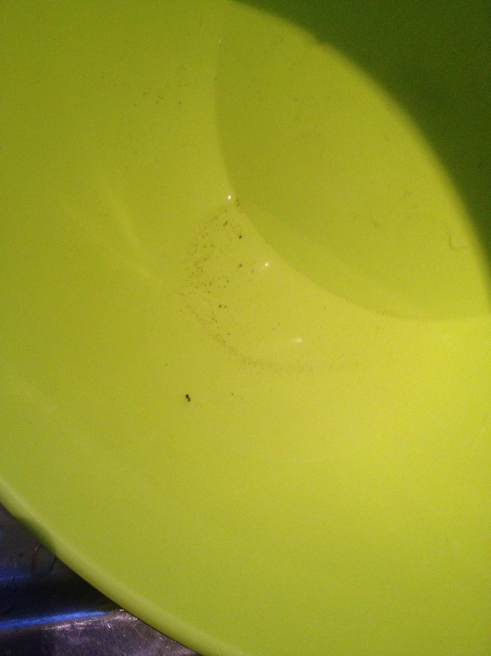 Look all of that soft sand/dirt. I washed the veggies with water first, but there are some leftovers that are not cleaned properly.