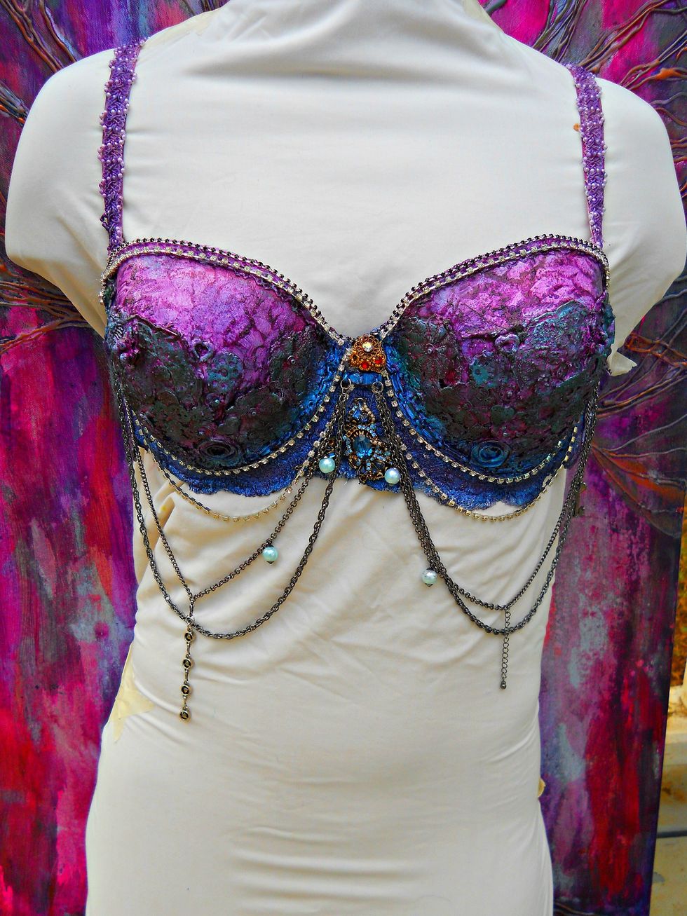 Look at the beautiful bra! I love the ombre effect of using the different shades, much better than the all one color that it was at first. dont you? :)