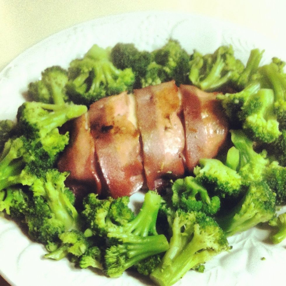 Looks lovely right? Excellent meal! I would consider it enough for two if you l add an additional side. This meal is approved by my girlfriend who is a dietitian :)