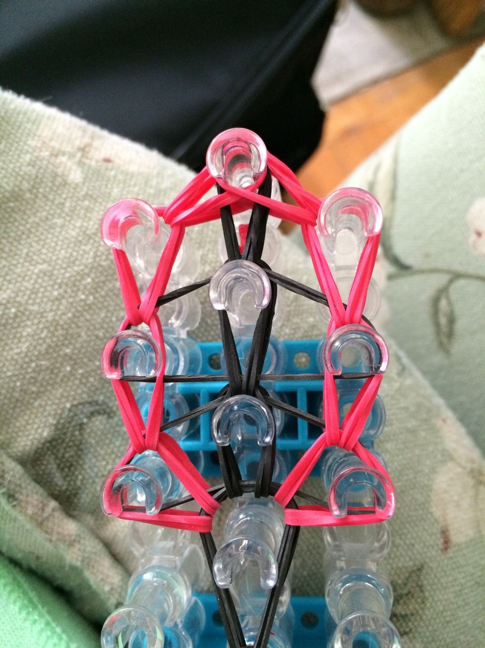 Loop the last two sets of red rubber bands both are going to go towards the middle