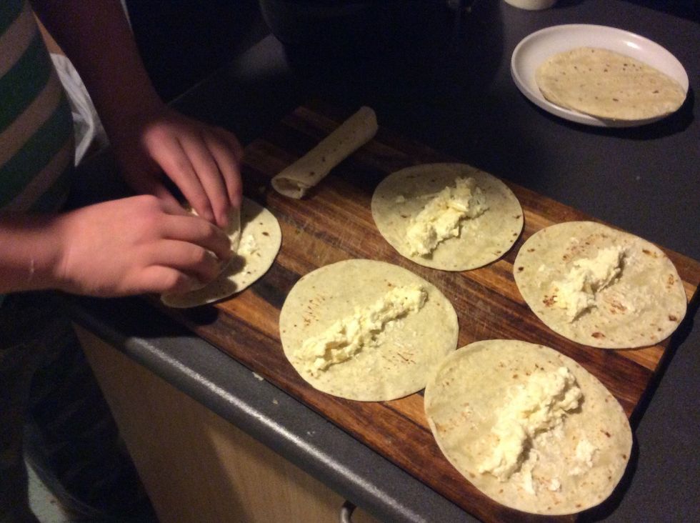 Loosely roll up each wrap.