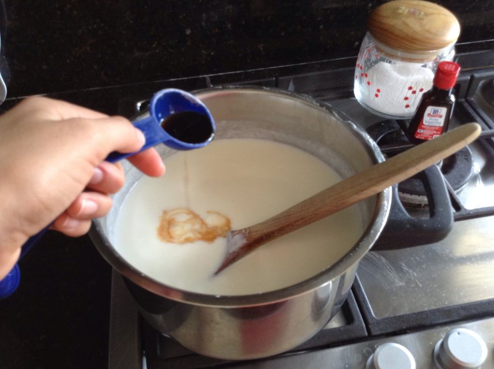 Lower the heat to medium, add a pinch of salt and the vanilla extract, and continue to simmer for another 15 minutes, uncovered.