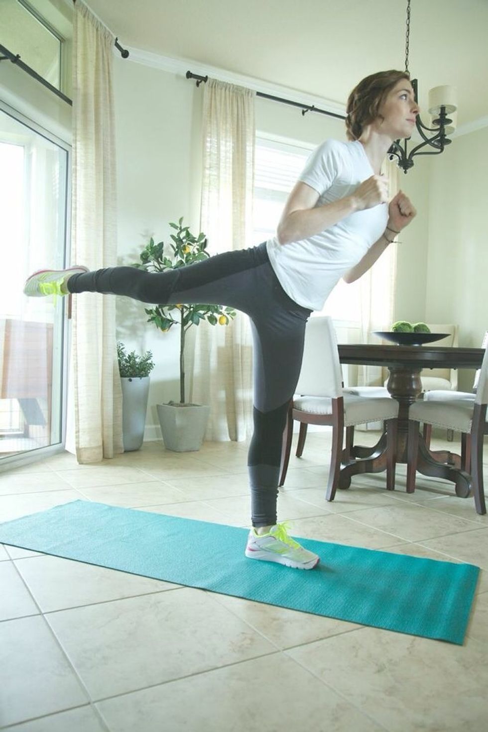 Lunge to Arabesque Part II: Straighten the left leg and swing the right straight back. Be sure to keep the torso up, legs straight, and toes pointed. Continue for 1 minute per leg.