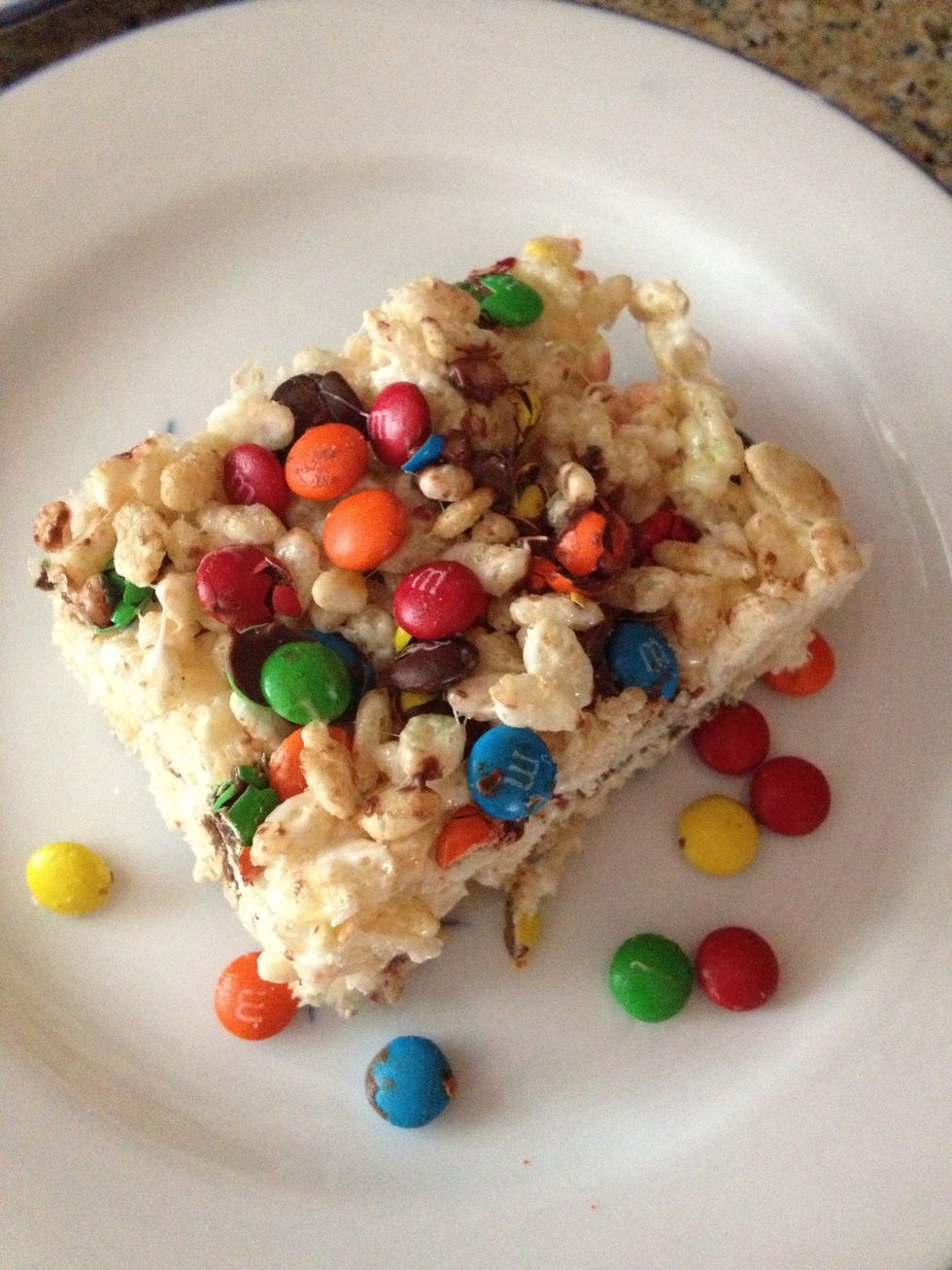 M&M Rice Krispy Treats: Add an easy pop of color to the admittedly drab looking Rice Krispy treat. You can even get the seasonal M&M's to quickly make a holiday themed dessert. http://bit.ly/2bYfSBa