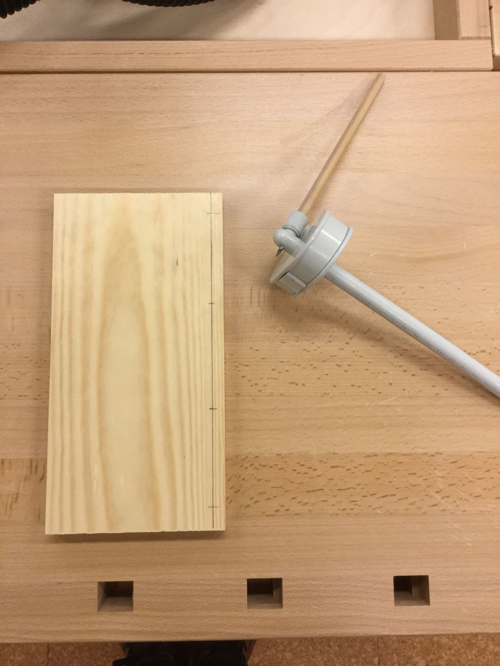 M\u00e4rk upp var spikh\u00e5len ska sitta! Anv\u00e4nd STRYKM\u00c5TT! Bara p\u00e5 den ena br\u00e4dan!