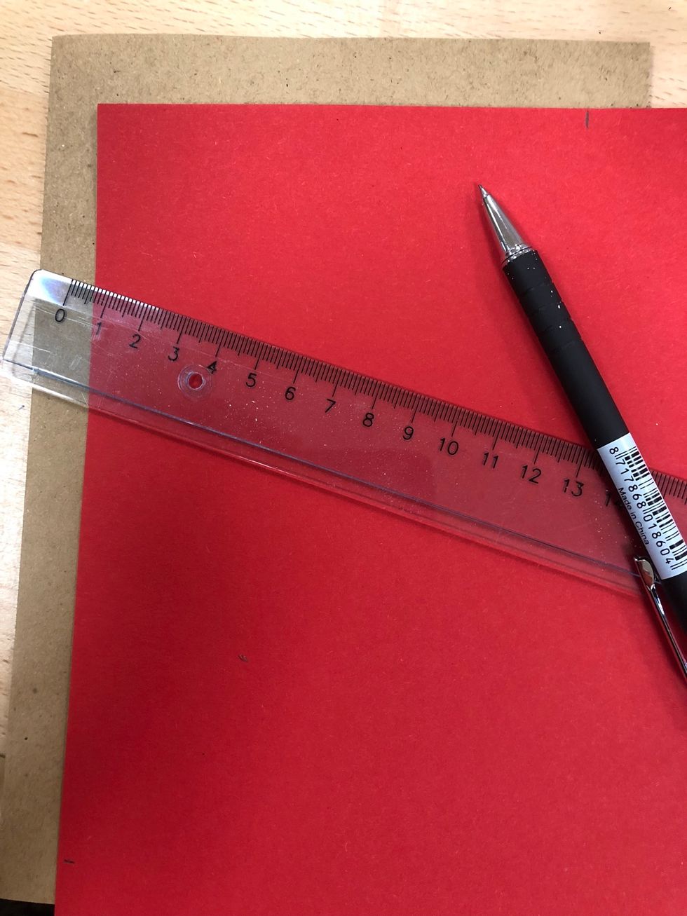 M\u00e4t och markera det andra pappret s\u00e5 du f\u00e5r det rakt och fint