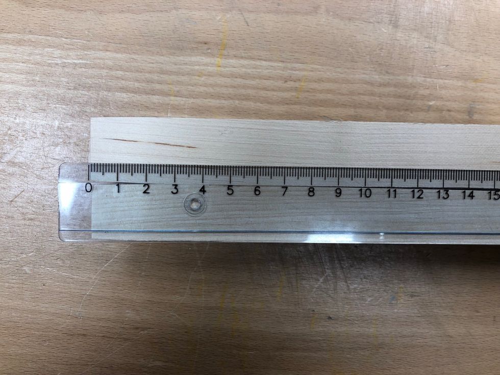 M\u00e4t ut var urtaget ska vara p\u00e5 de l\u00e5nga bitarna. Kolla m\u00e5tt p\u00e5 ritning.