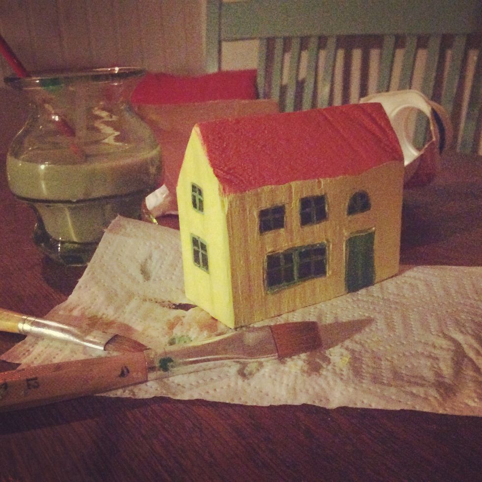 M\u00e5la till sist spr\u00f6js i f\u00f6nstren med en ljusare f\u00e4rg.