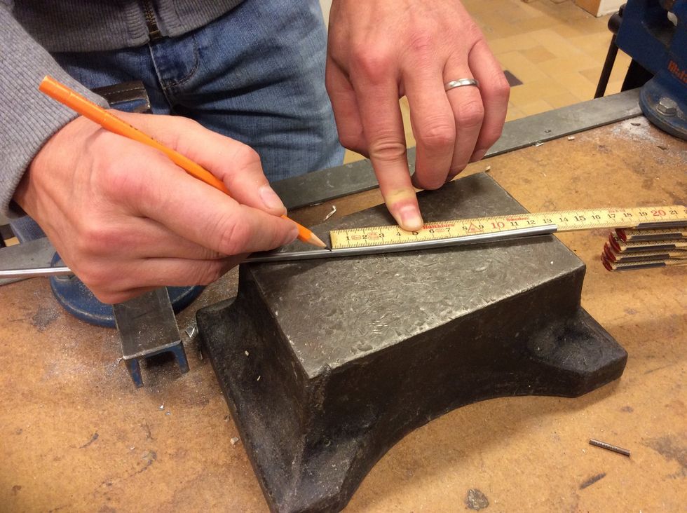 M\u00f6rk ut 13cm p\u00e5 en 6mm rundst\u00e5ng i j\u00e4rn.