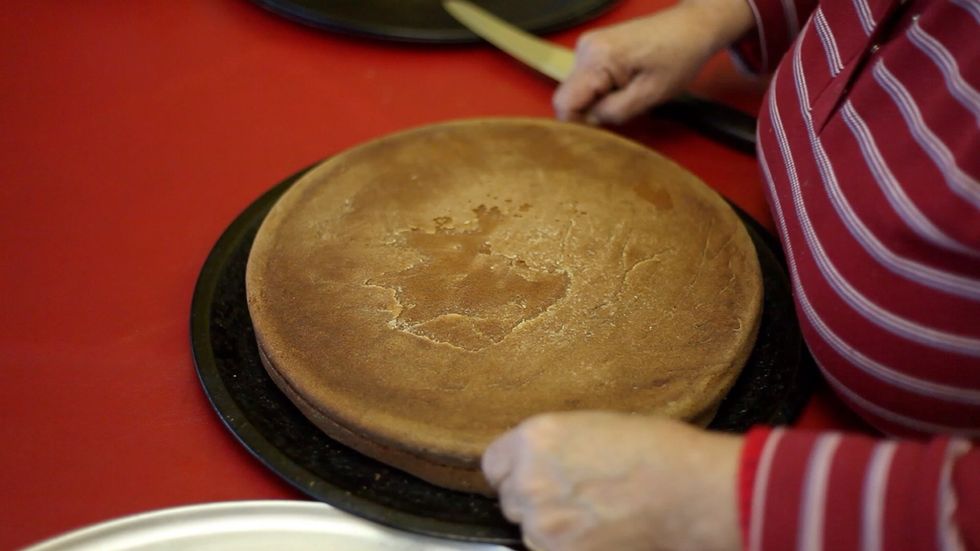 Magic string to help you separate the cake. Gently now. Get one of the kids (even the big kids) to hold down the cake and you wriggle the string through the cake.