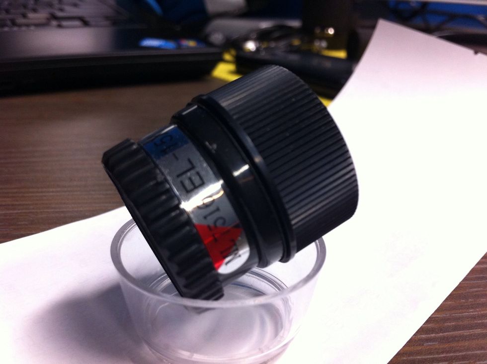 Magnifier with lens cap from water accesories