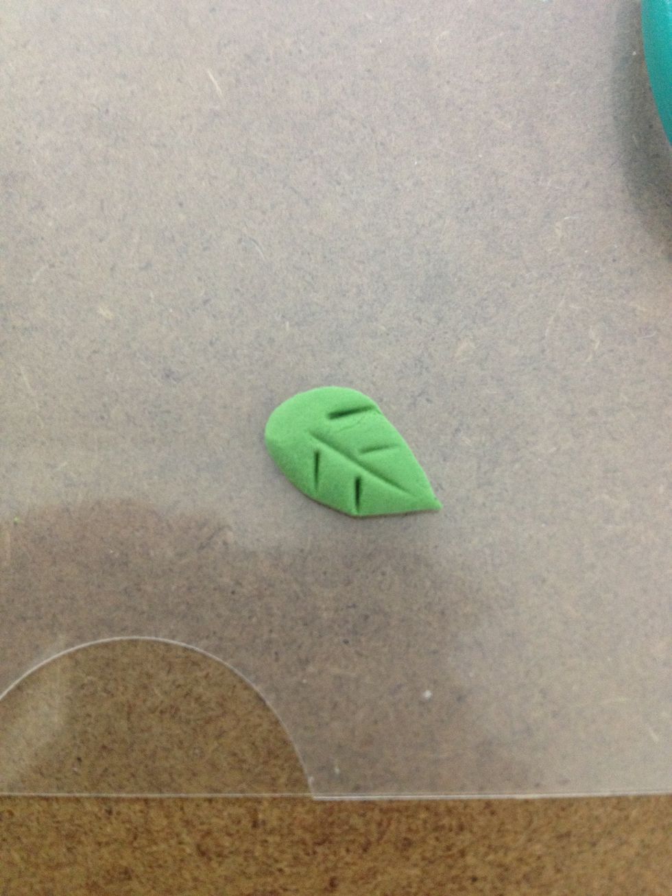 Make 2 leaves as the hat decoration.
