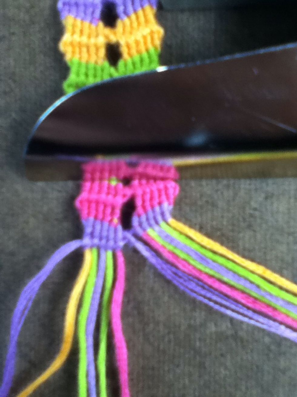 Make 5 left knots to the left.