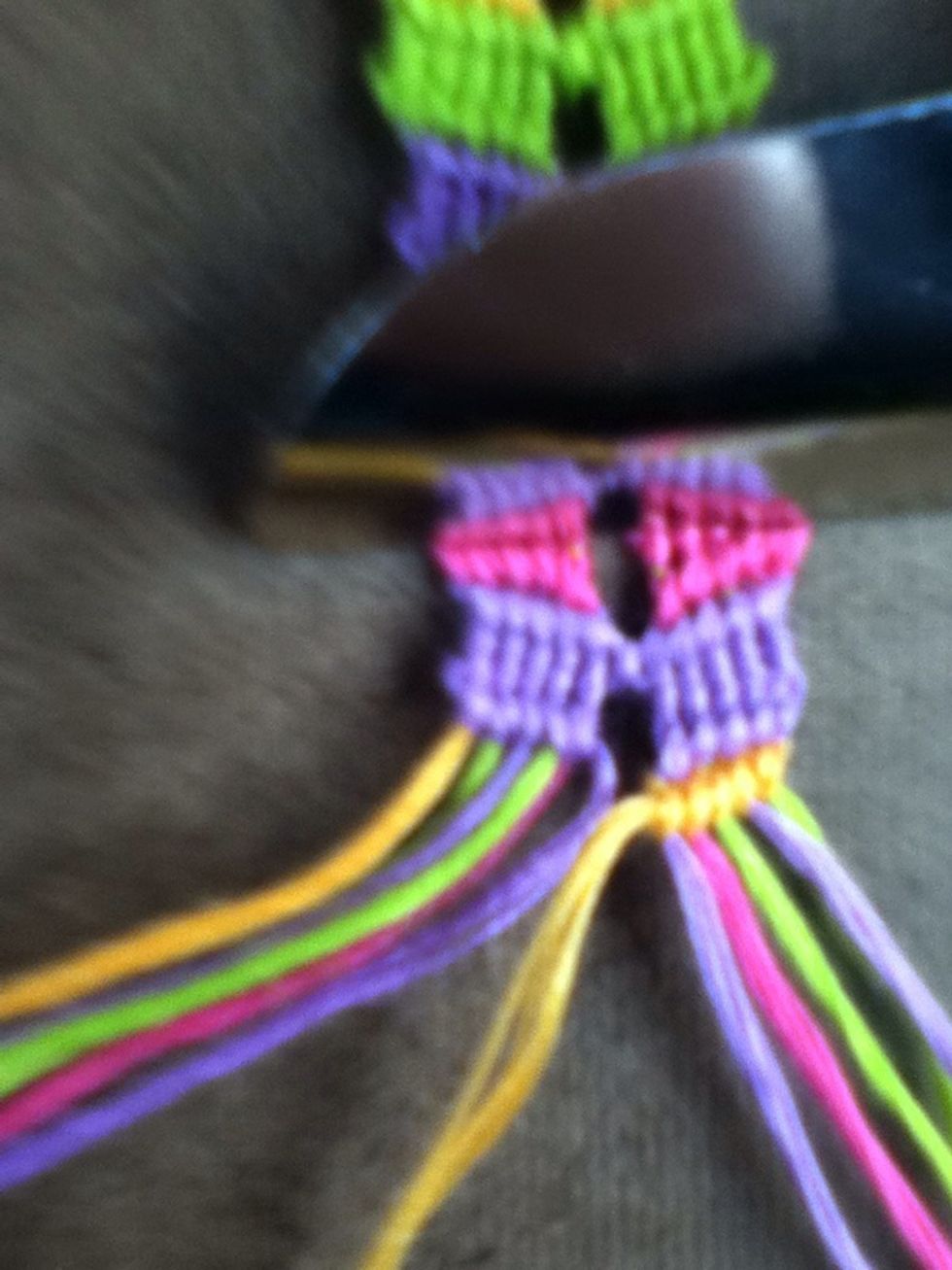 Make 5 left knots to the left...