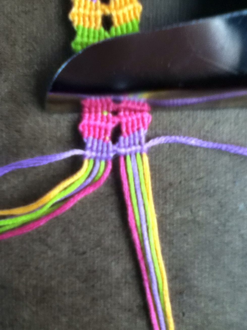 Make 5 right knots to the right.