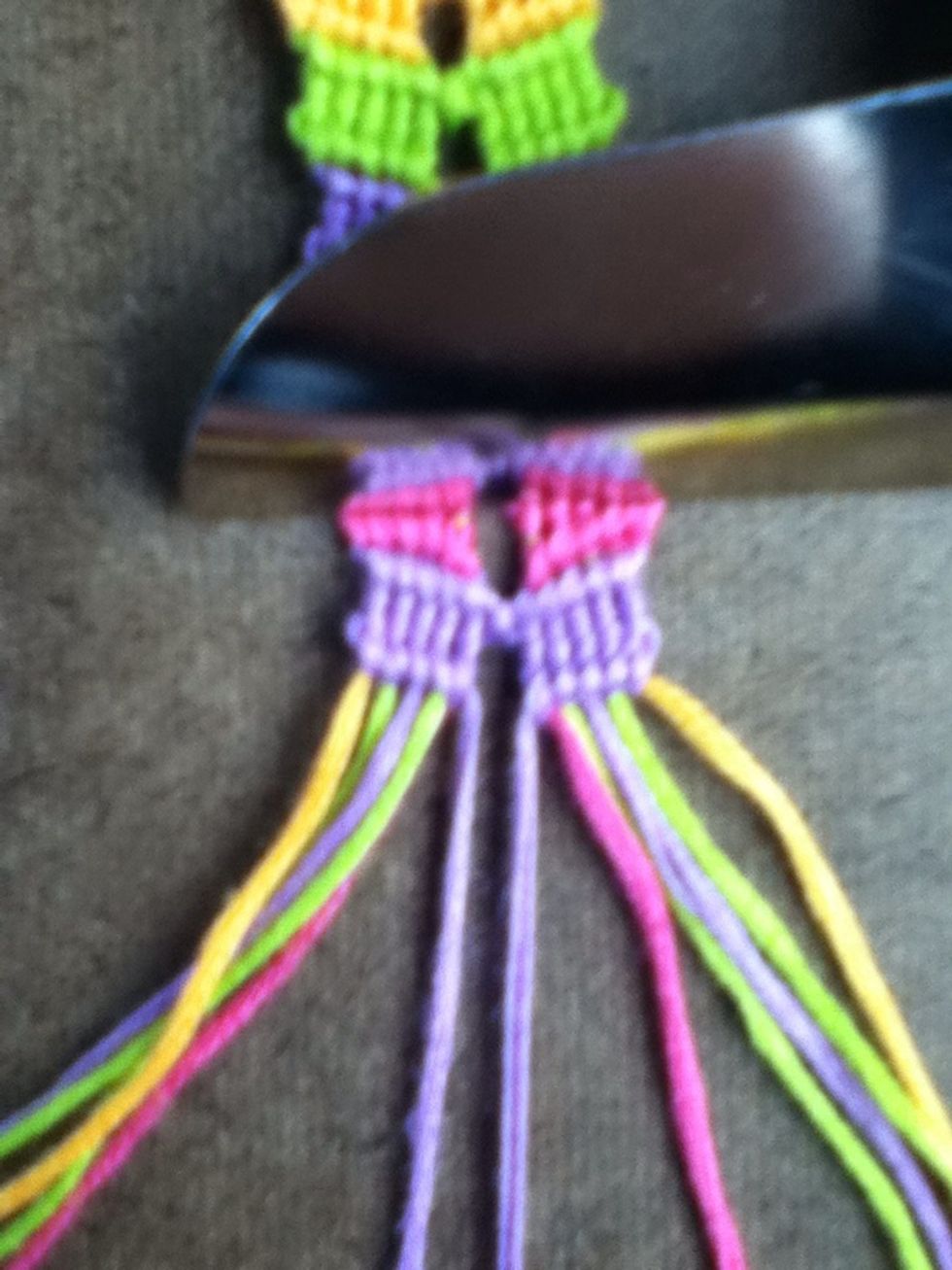 Make 5 right knots to the right.