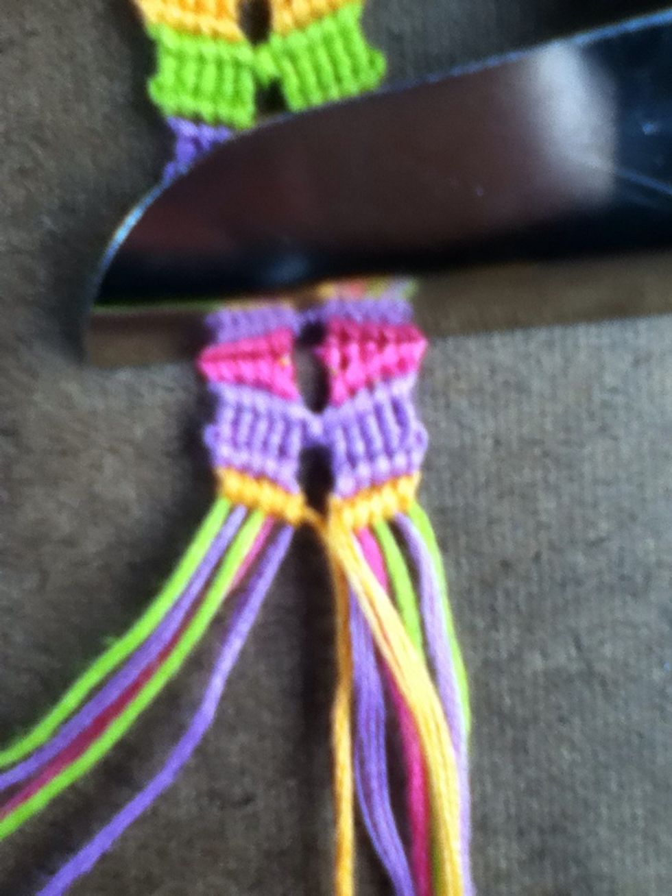 Make 5 right knots to the right...