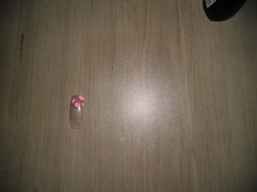 Make a few points at the beginning of your chosen nail color