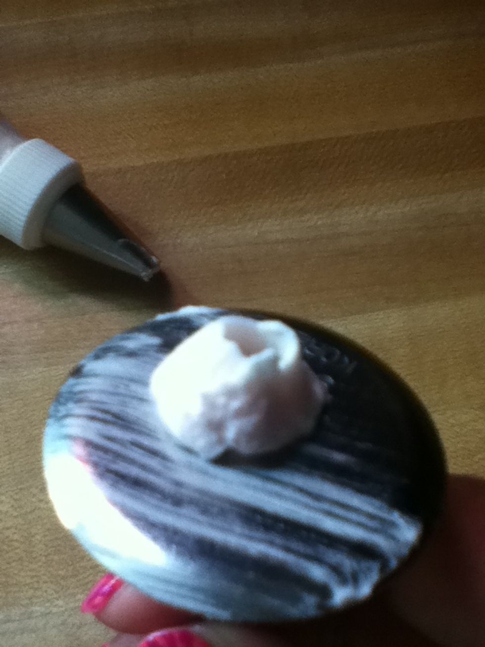 Make a little open cone.hold the piping bag at a 40* angle and pipe in a circular motion