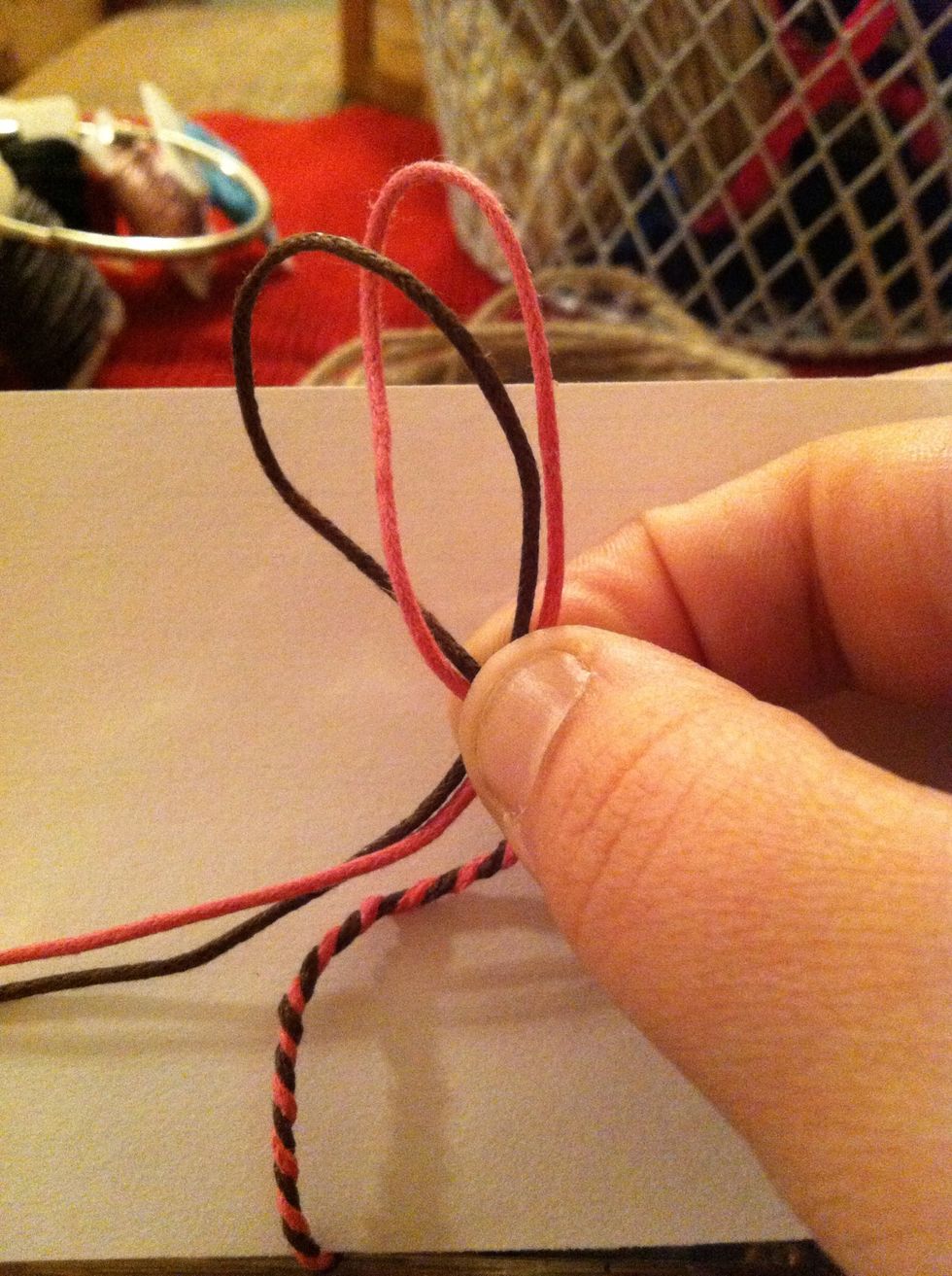Make a loop and continue to pinch. If you let go it'll get loose.