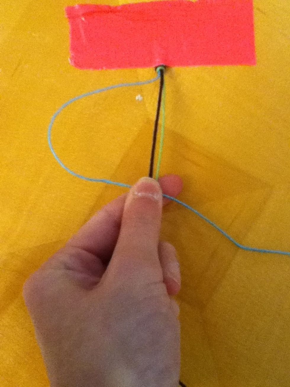 Make a loop like this with te first color.