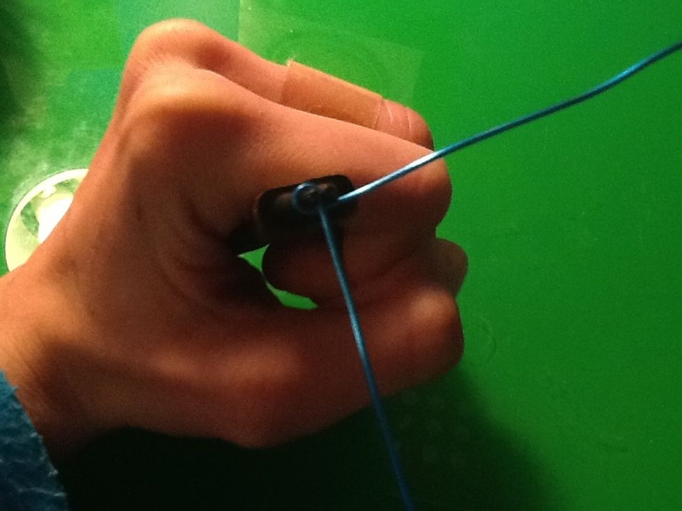 Make a "O" with your round nose pliers as shown