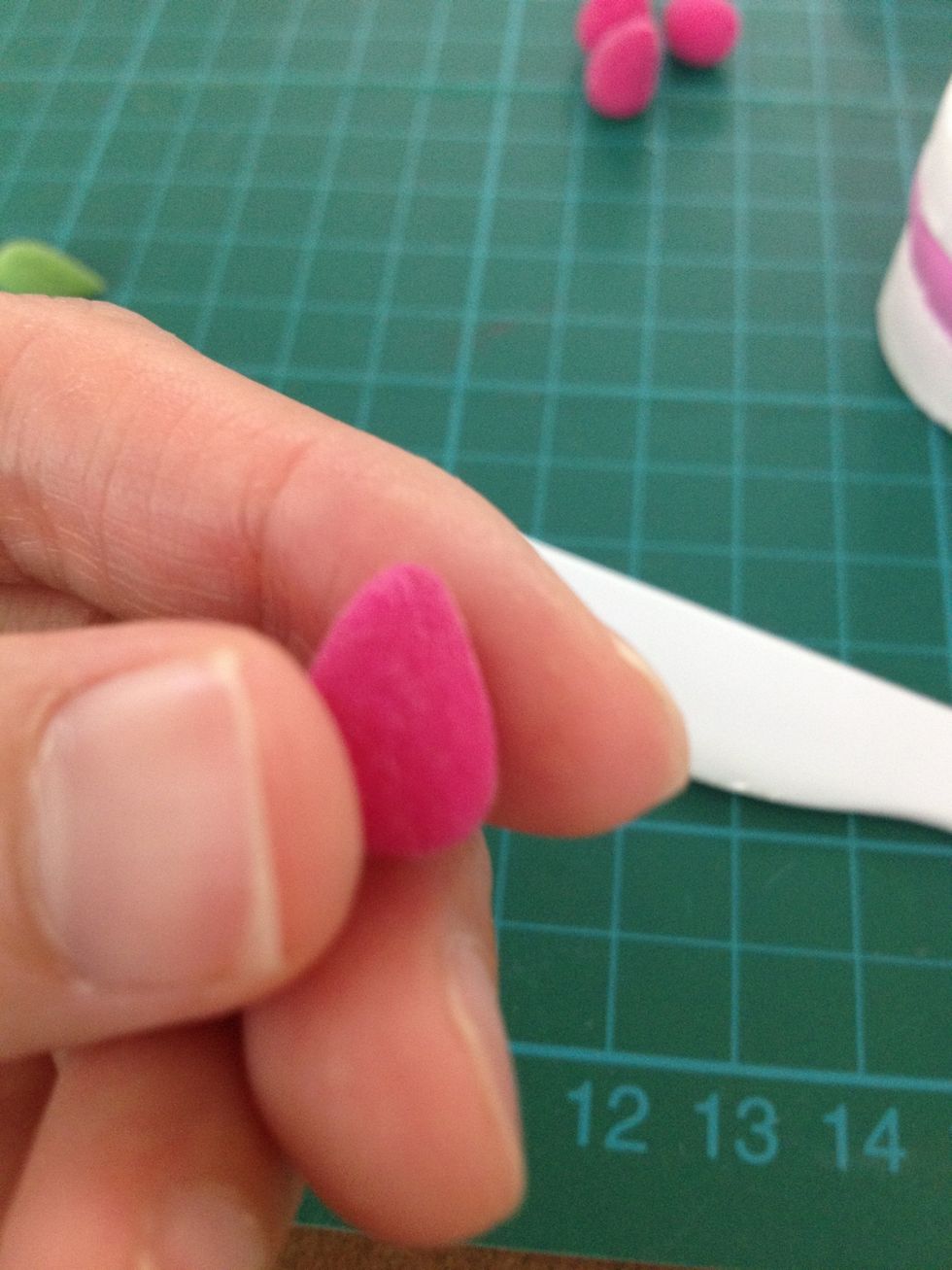 Make a pink water drop.