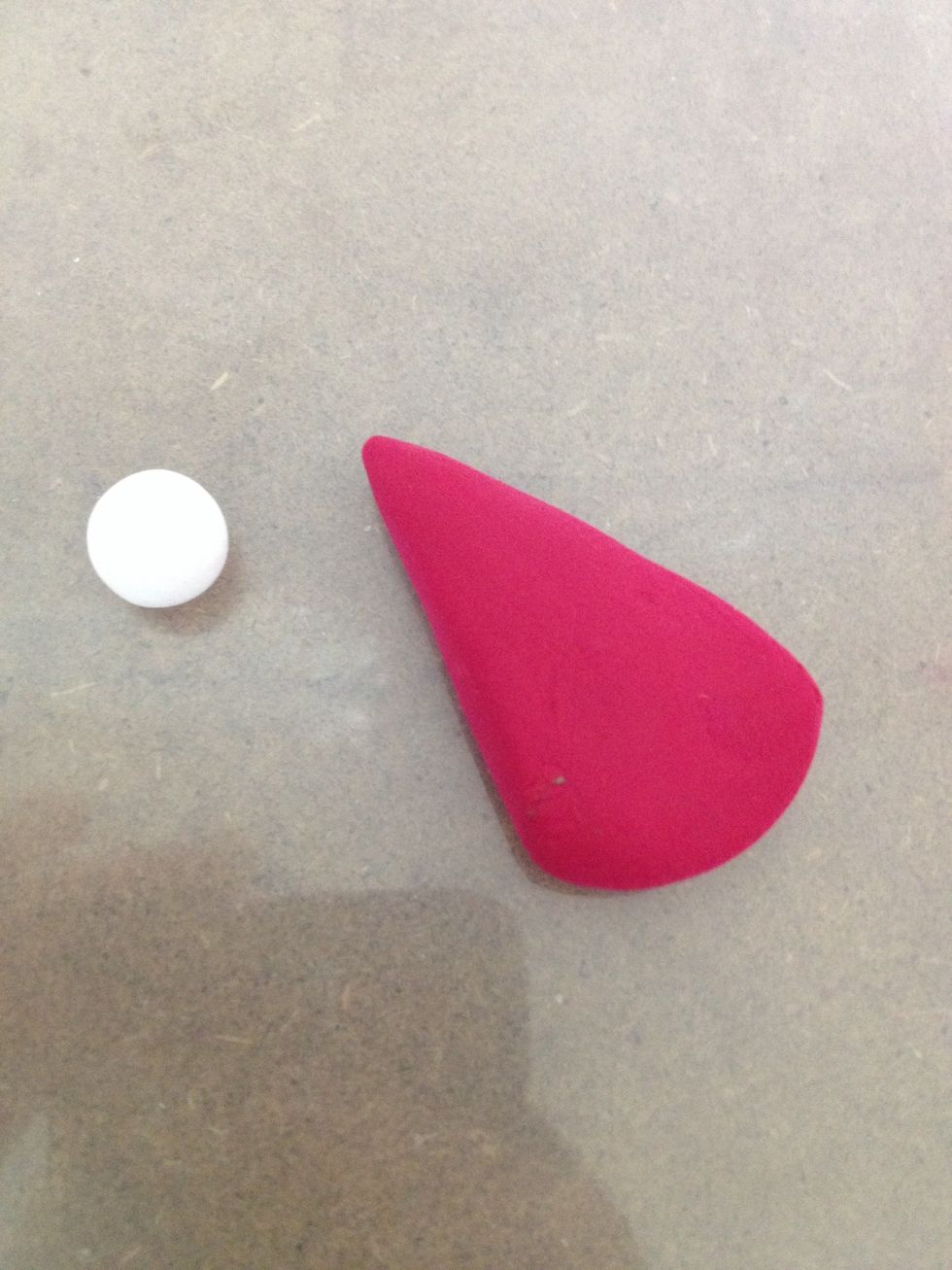 Make a red waterdrop and a white ball.