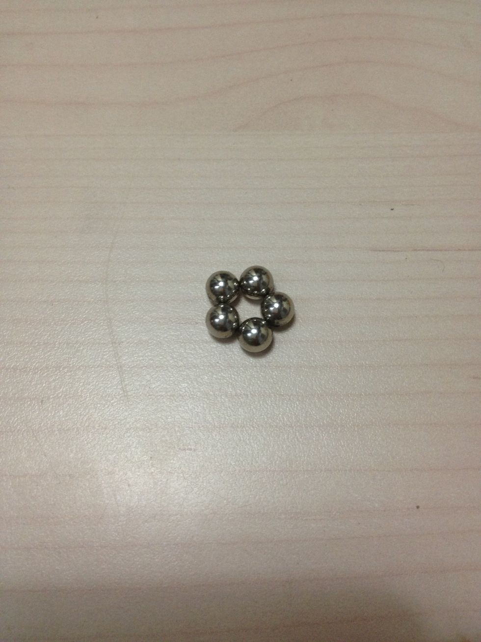 Make a ring with the 5 balls