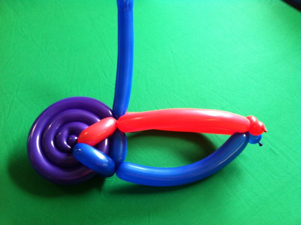 Make a small bubble at the end of the three remaining legs and twist them together