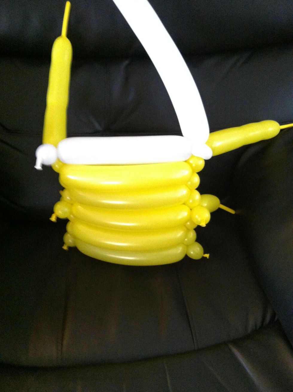 Make a small bubble in the second yellow side and bring the white balloon across. For best results put a little pinch twist (or bean twist) in the white balloon to keep it tight and secure