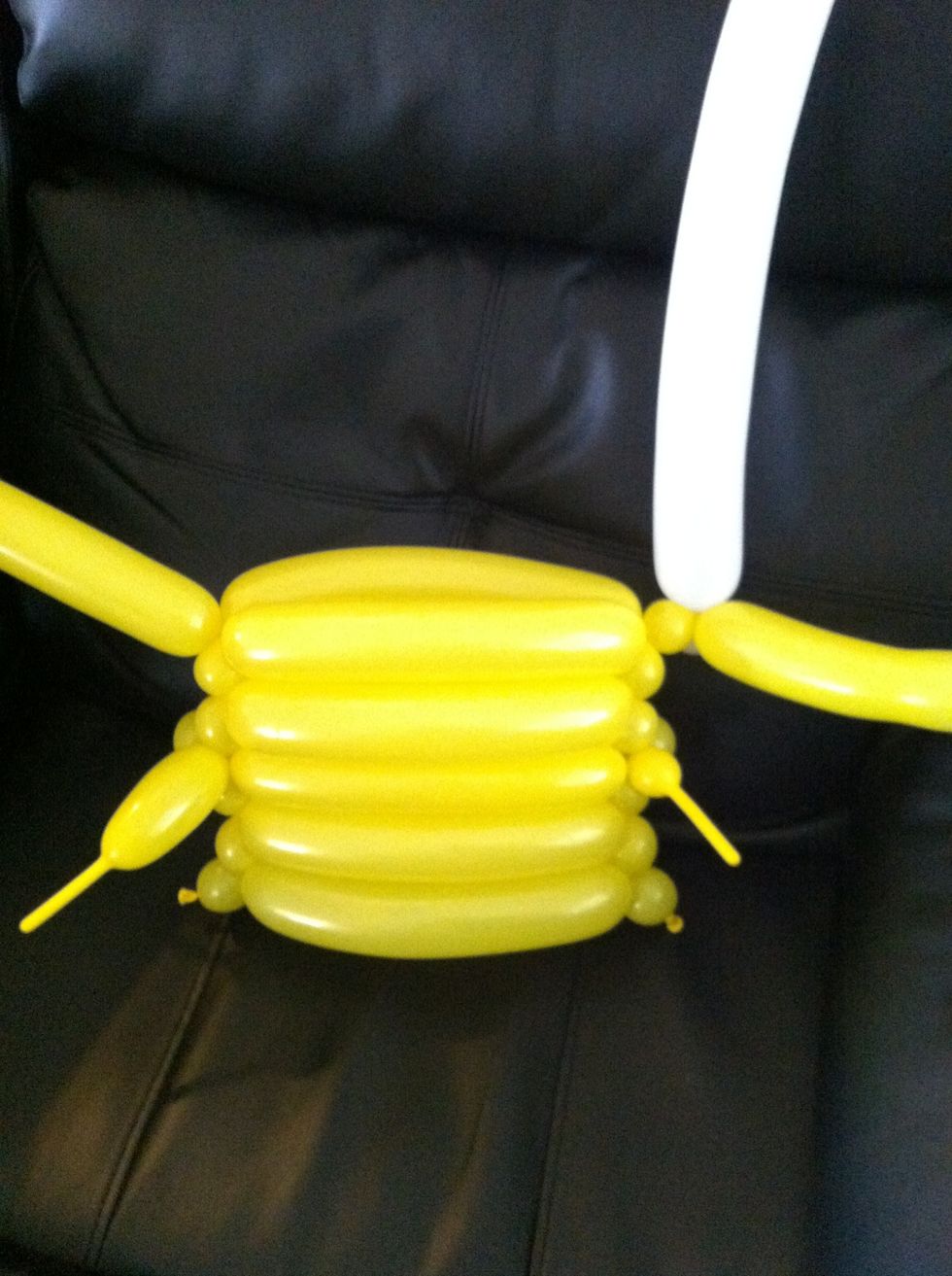 Make a small bubble with the yellow to go up a level. Make a small bubble at the end of the white balloon and twist it into the yellow balloon at the bubble