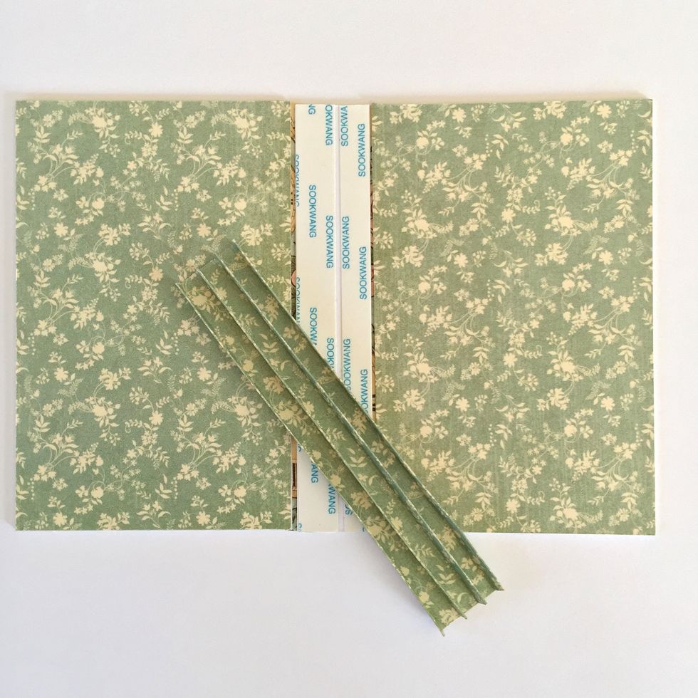 Make a spine for four pages.