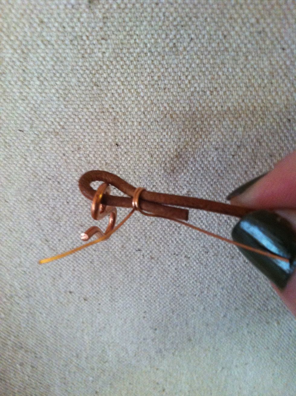 Make a tight wrap around the leather with the end of the wire that is closest to the clasp. . Continue wrapping until no more wire remains.