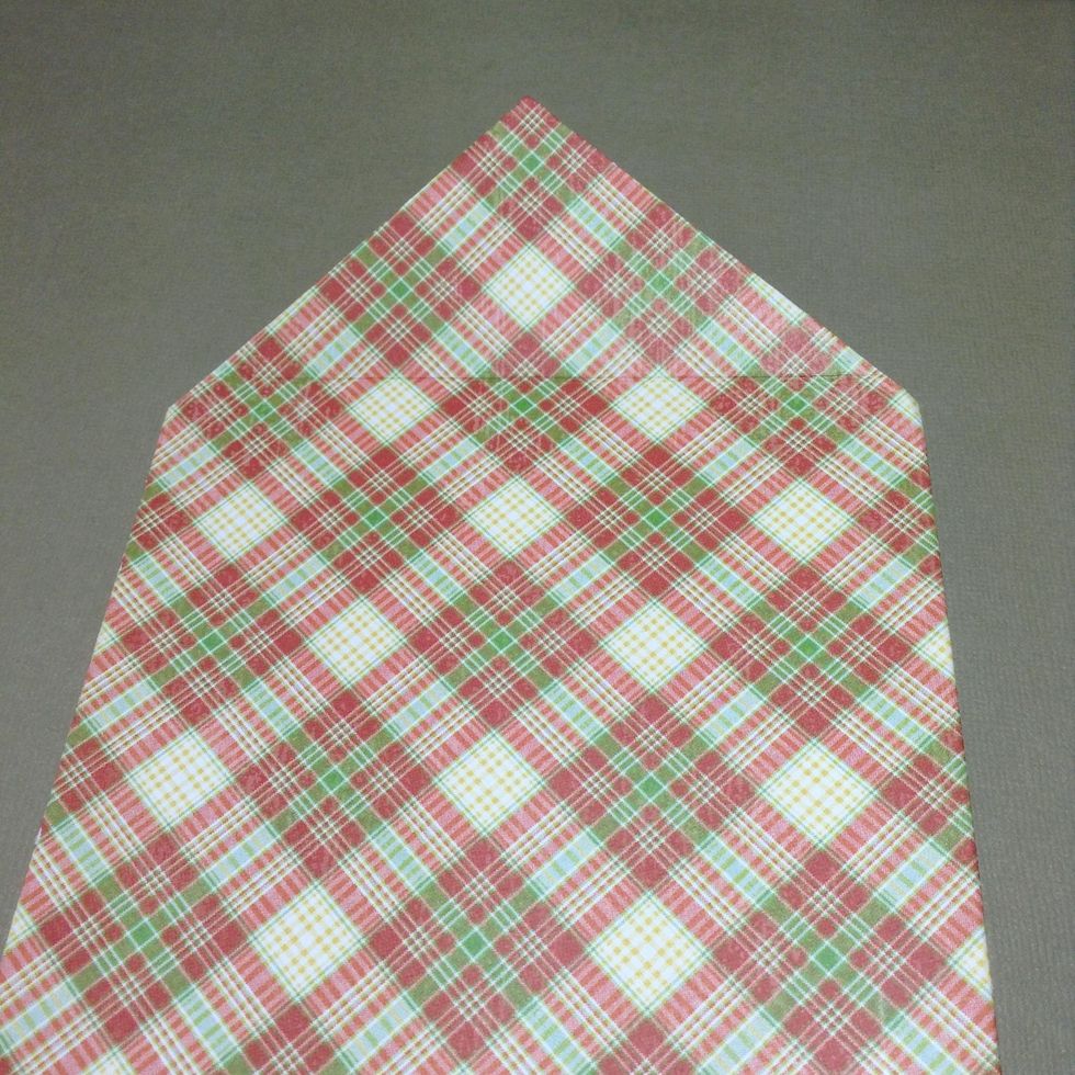 make a triangular  fold in the bottom of the bag like this...