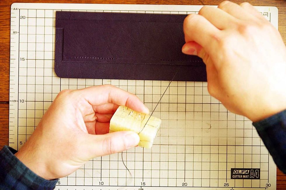 Make a wax cord. This cord is hemp.