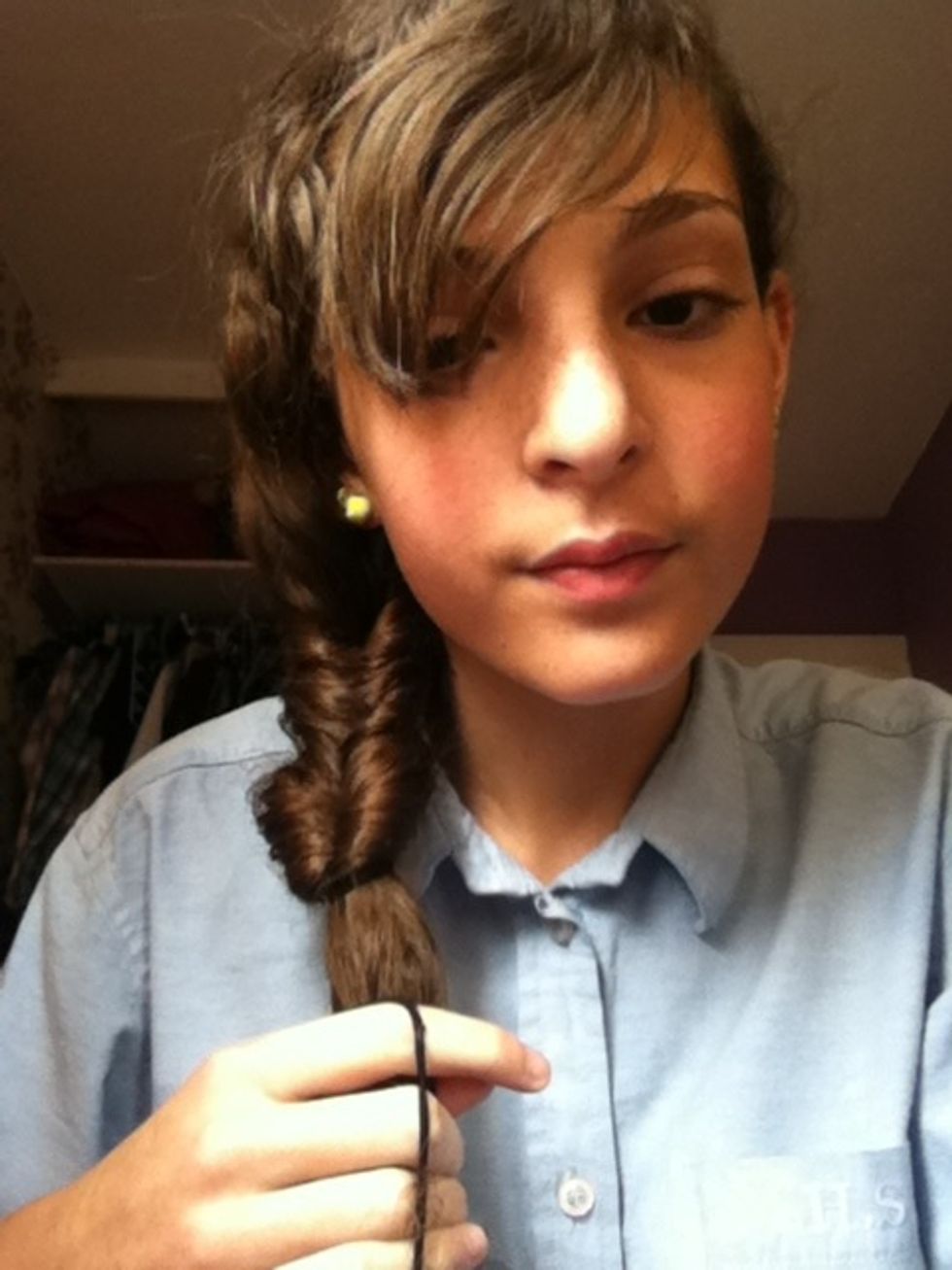 Make another 'knot' below the second knot