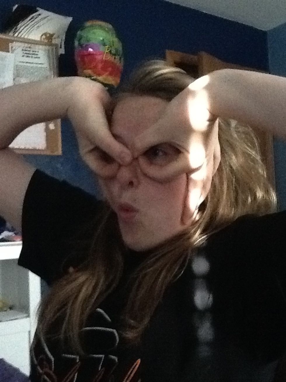 (Make binoculars with your hands while you scope out your super cute boy)