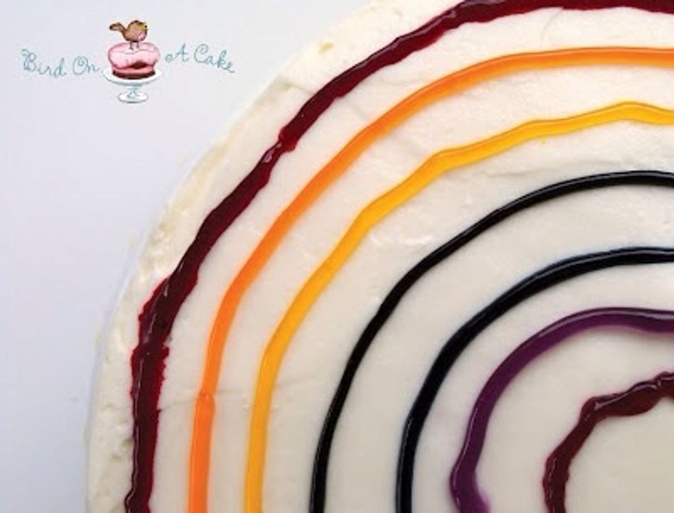 Make concentric circles with the gel on the top of your cake.