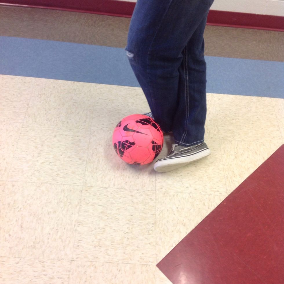 Make contact with the bottom side ball of the ball