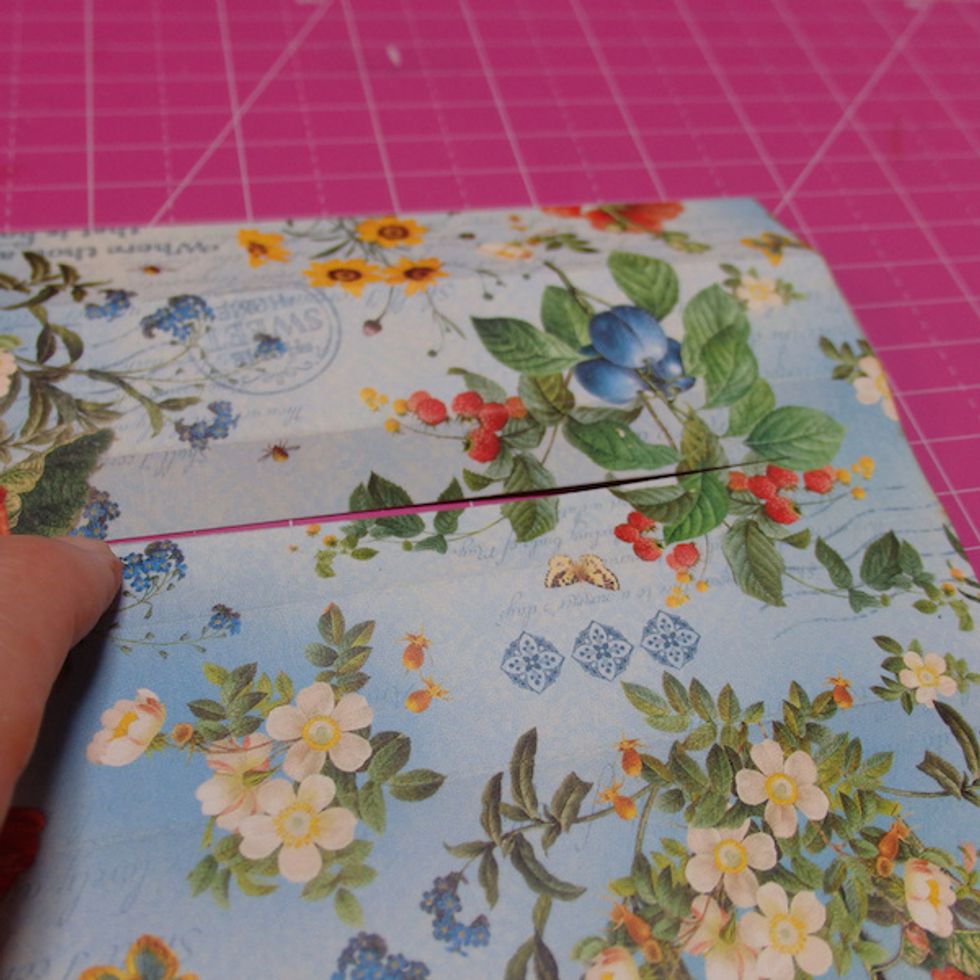 Make cut line for stand decorations