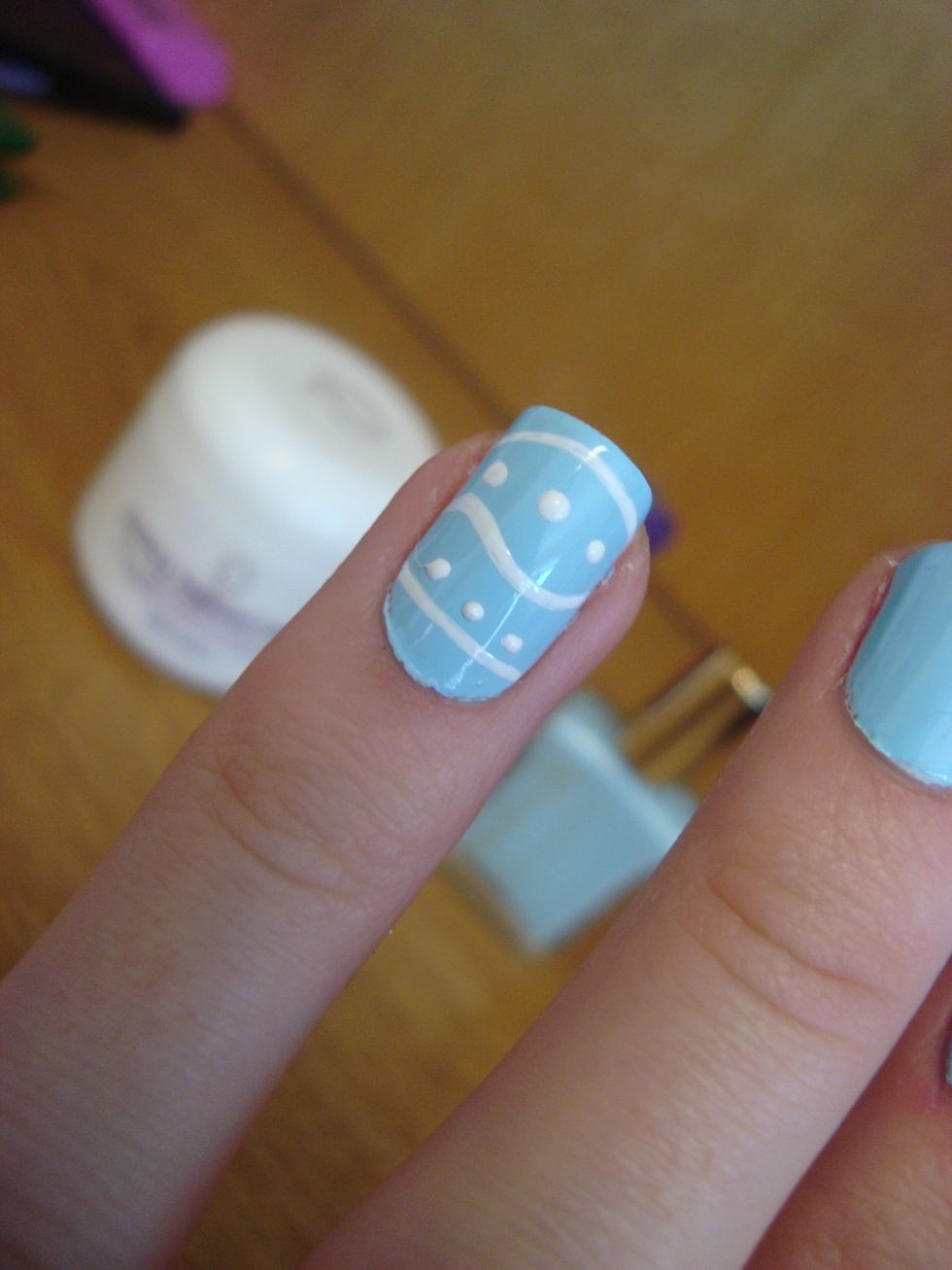 Make dots between the squiggle and straight lines!