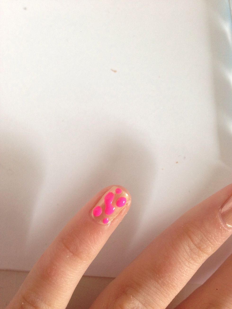 Make dotts at your nail\ud83d\udc8b