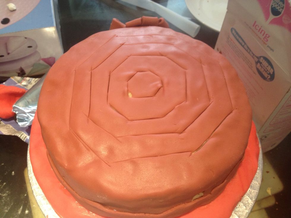 Make octagon shapes but don't completely cut the icing, just score it