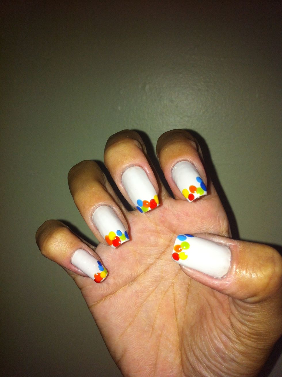 Make one dark blue dot on your nails like the picture.