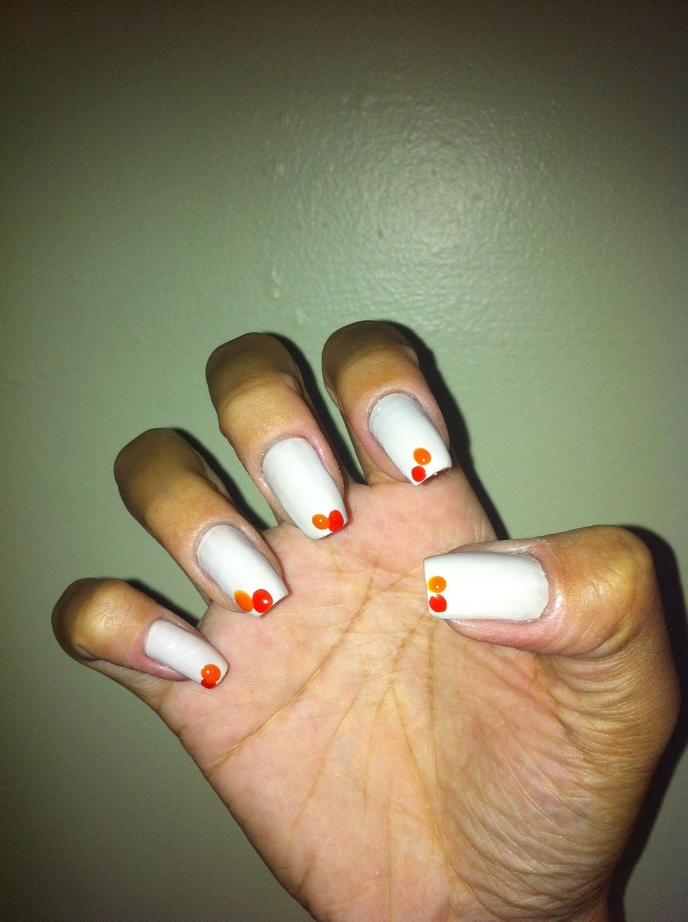 Make one orange dot on your nails like the picture.