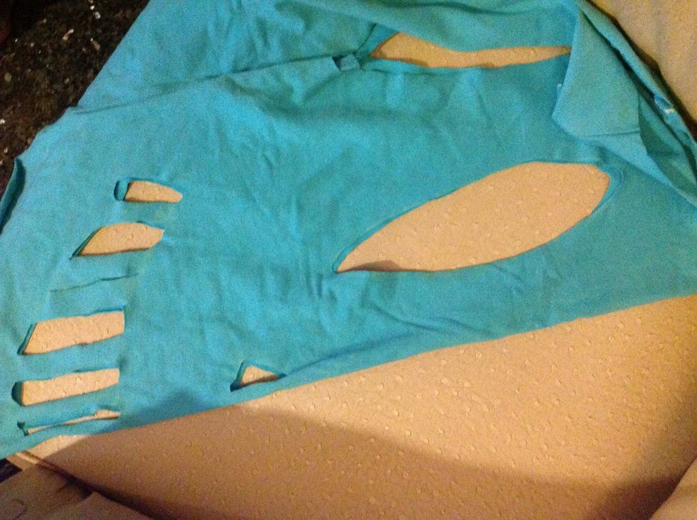 Make only the back part half and draw, then cut like this.