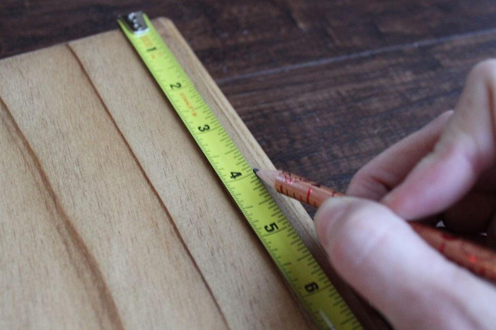 Make reference marks for each foot. If you plan on hanging 8" off the ground, start your reference marks at 4".